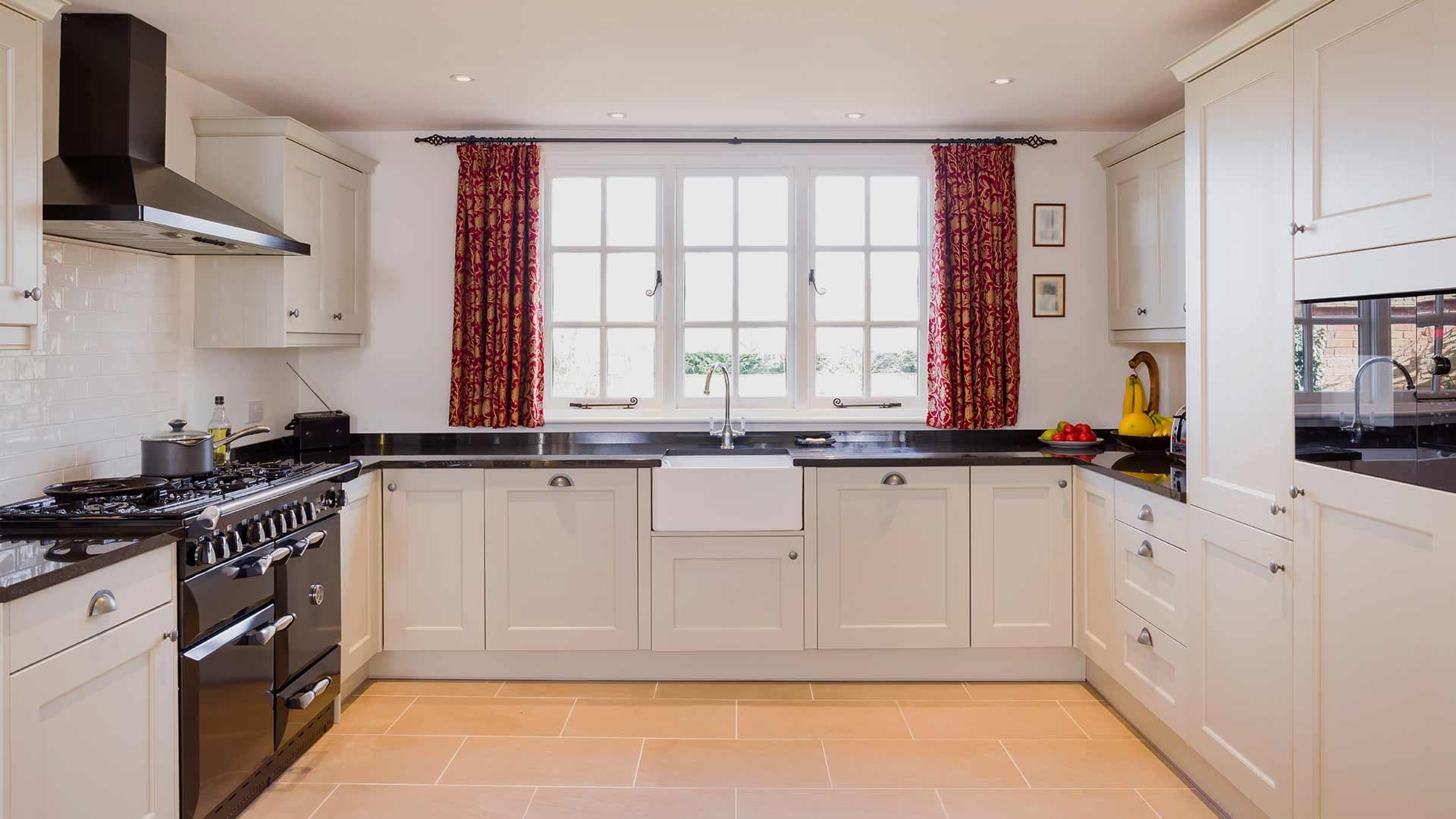 <strong>KITCHEN</strong>